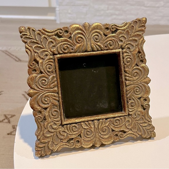Signature’s Boutique Ornate Picture Frame - Picture 1 of 5